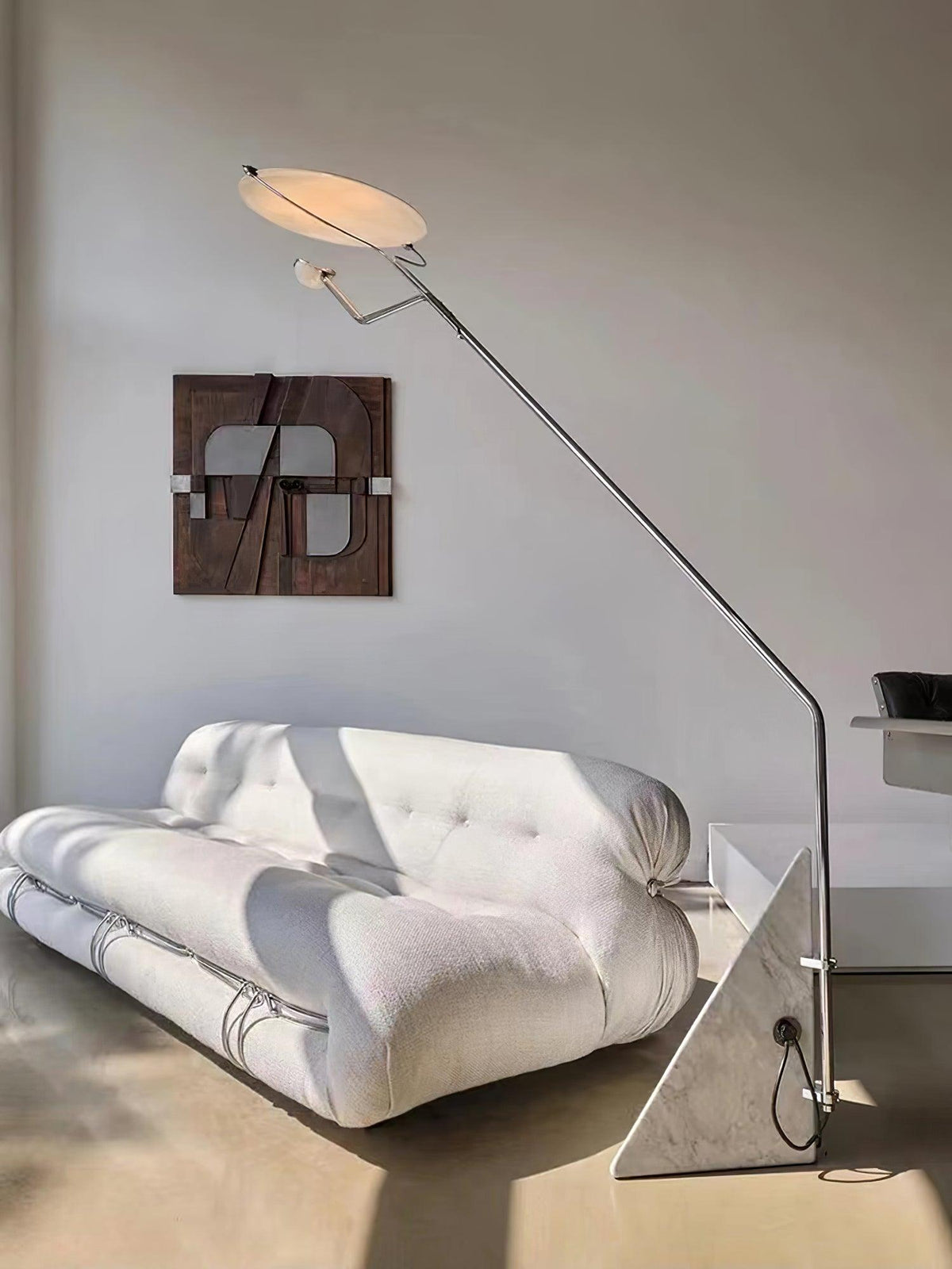 Olvenel vloerlamp met sculpturale chroom marmer