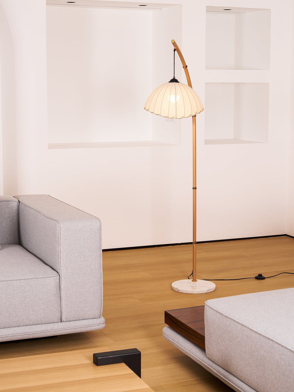 Liveno Minimalistische vloerlamp van marmer