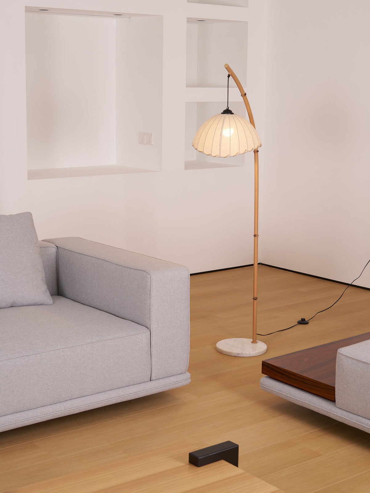 Liveno Minimalistische vloerlamp van marmer