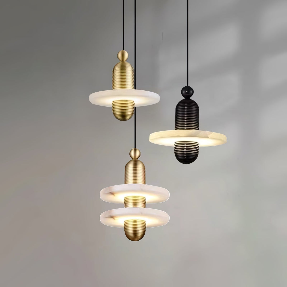 Avenirina hanglamp met geborsteld messing en albasten kap