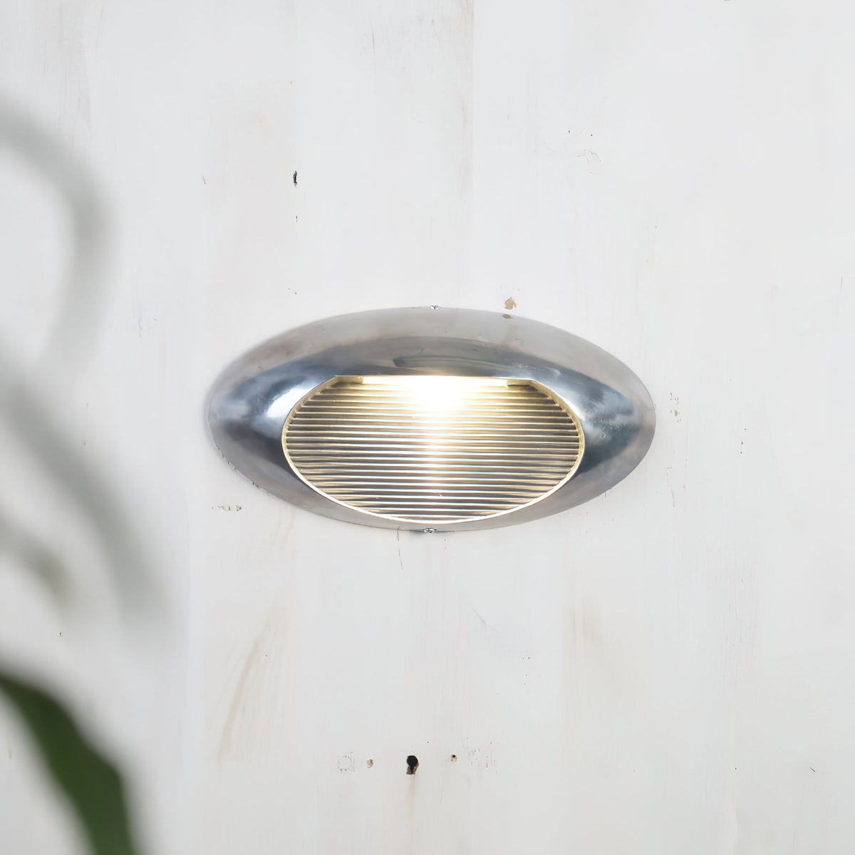 Celivora wandlamp met glazen kap