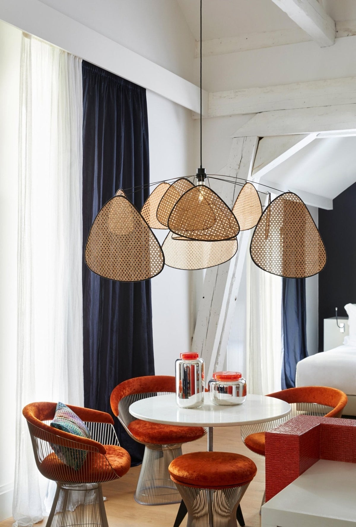 Ariinora hanglamp met rotan en swag industriële stijl