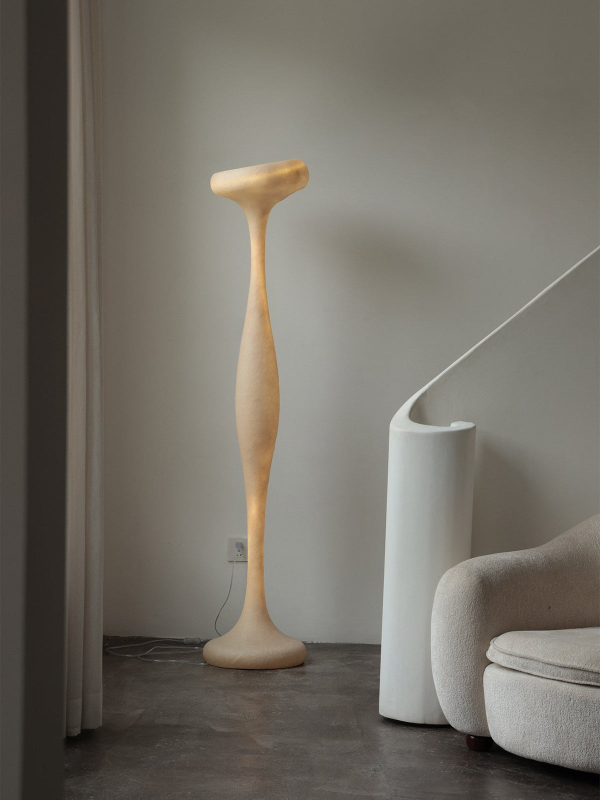 Sorenne sculpturale hoge vloerlamp