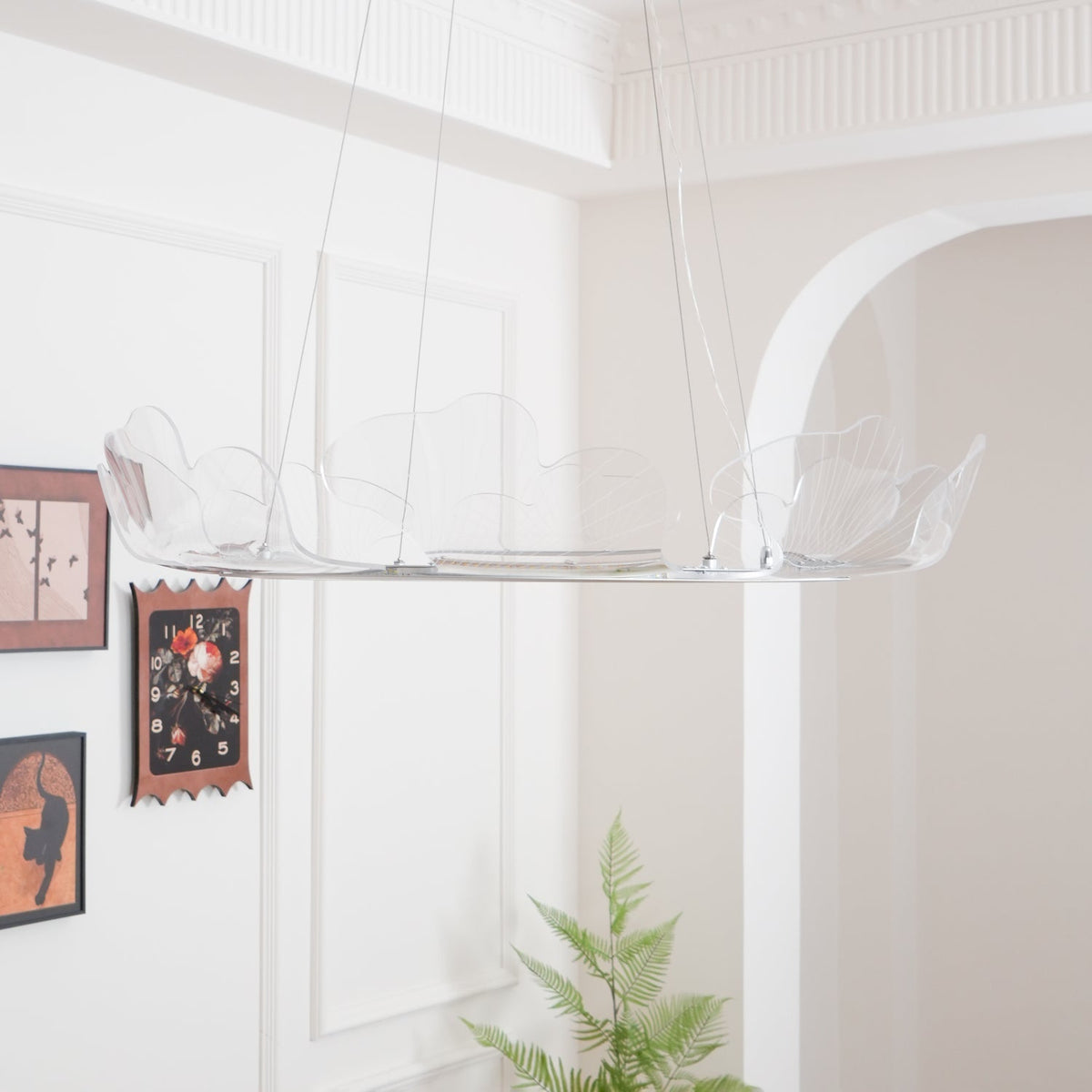 Lucisora hanglamp met mat acryl en bloemblaadring