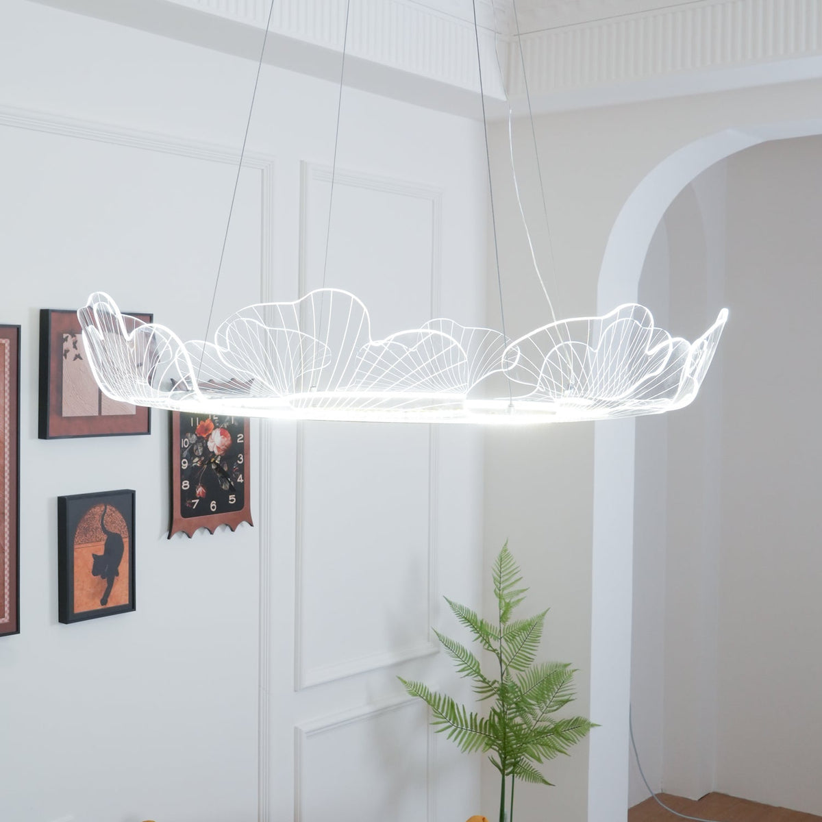 Lucisora hanglamp met mat acryl en bloemblaadring