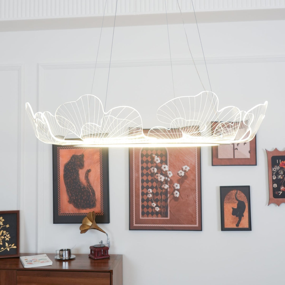 Lucisora hanglamp met mat acryl en bloemblaadring