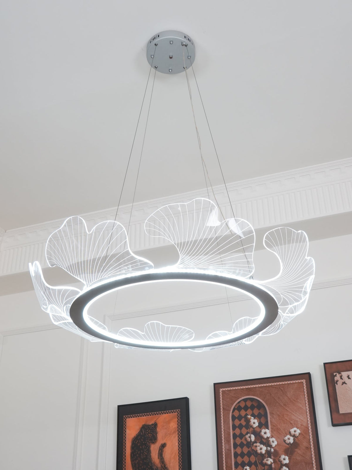 Lucisora hanglamp met mat acryl en bloemblaadring