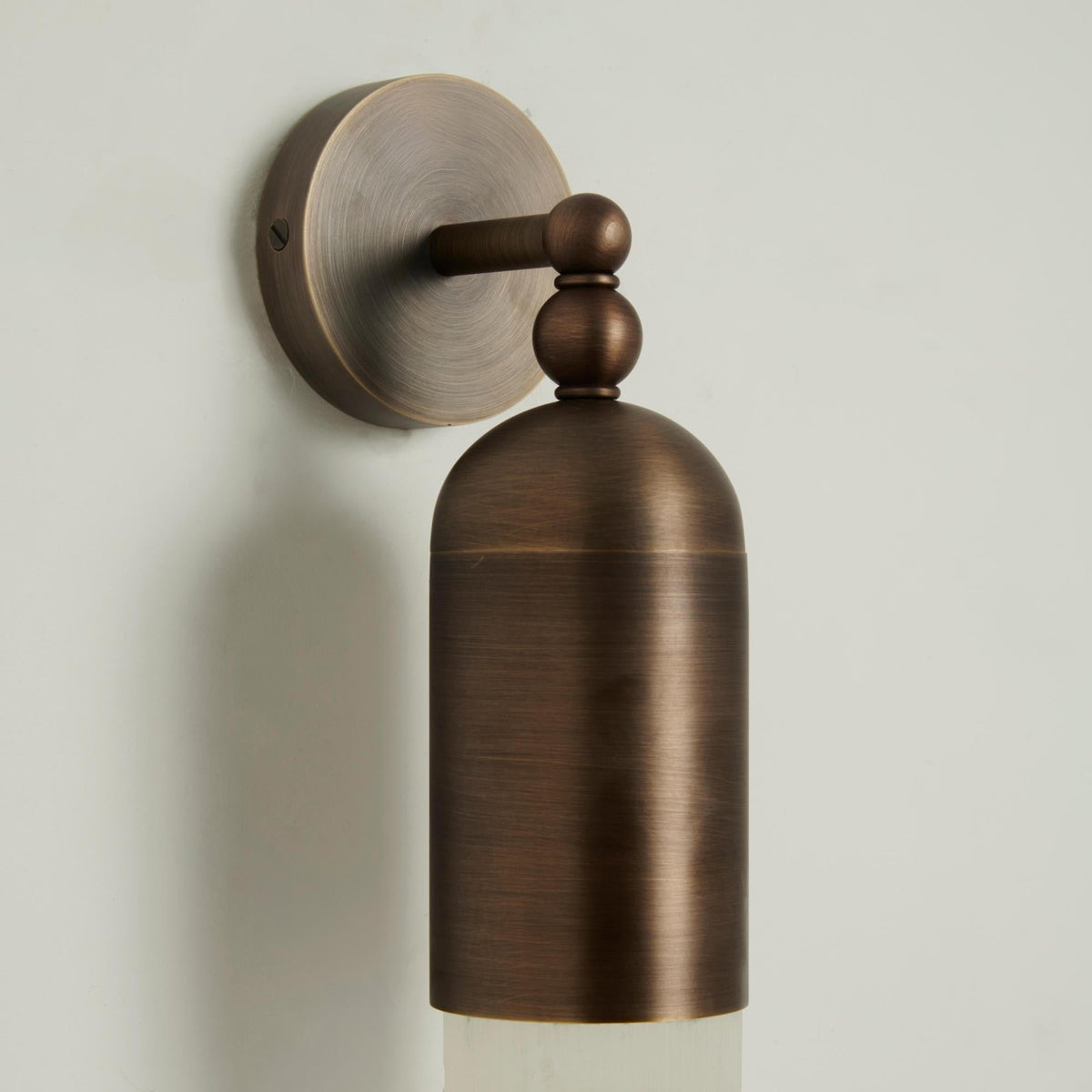 Nivaaine albasten wandlamp