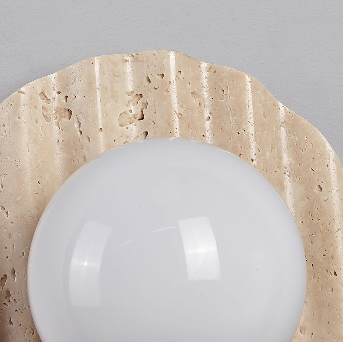 Aluk wandlamp in Geel travertin