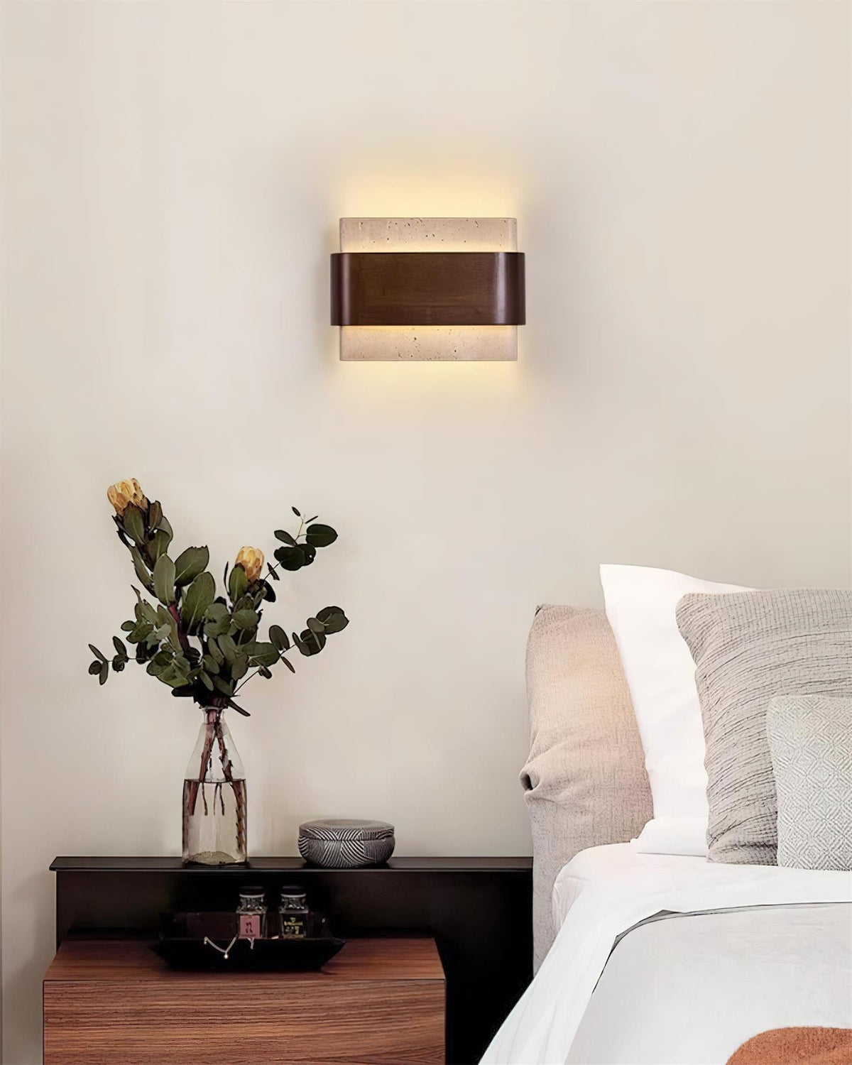 Valeneria travertin wandlamp met houten afwerking in boogvorm