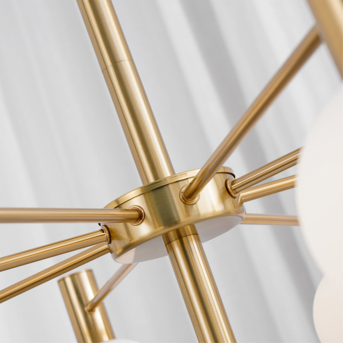 Veloiel Kroonluchter met Glaskogels en Frame Modern met bolvormige kap goudkleurig