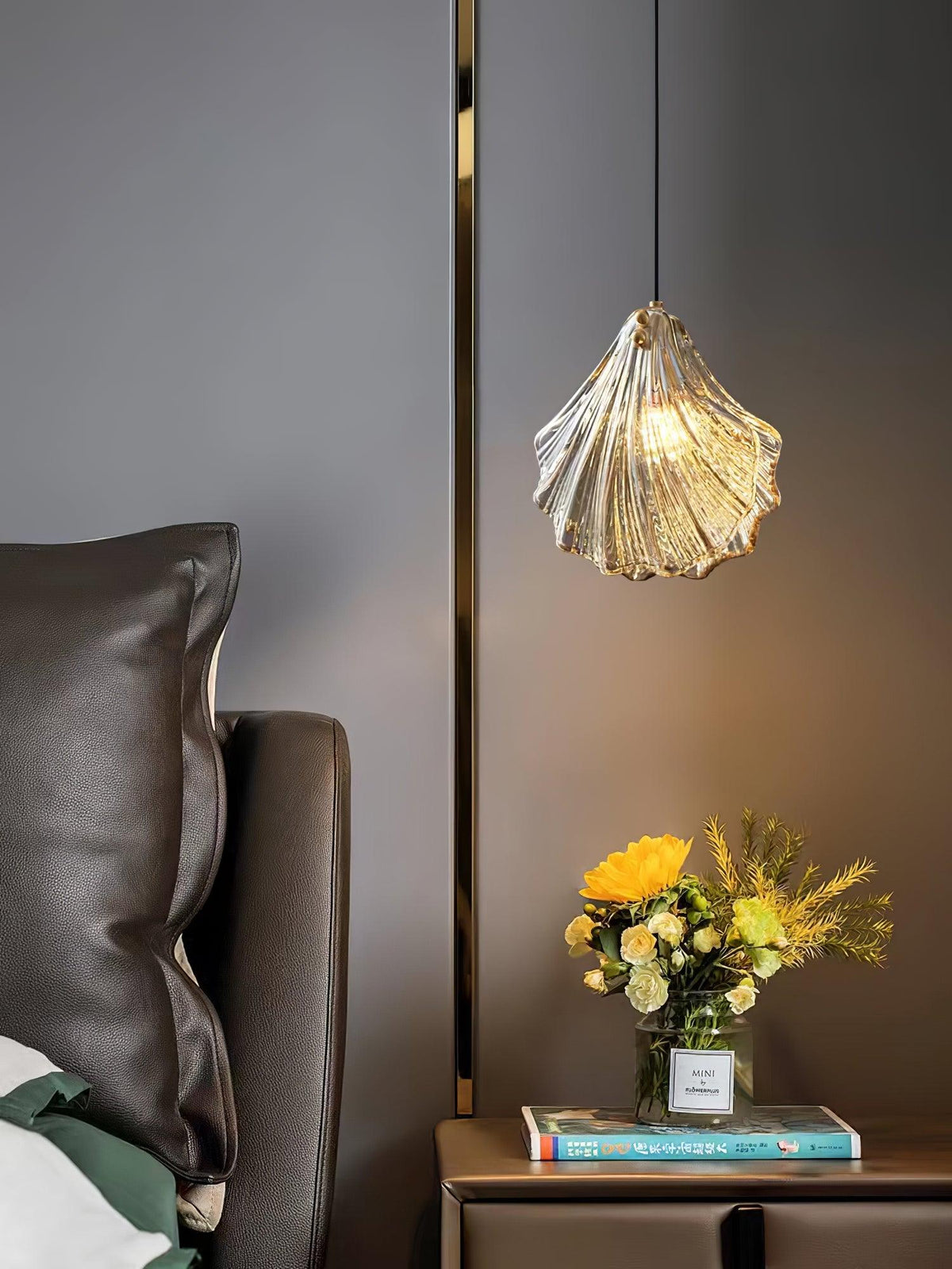 Veda hanglamp van glas met schelpontwerp, artistiek en elegant