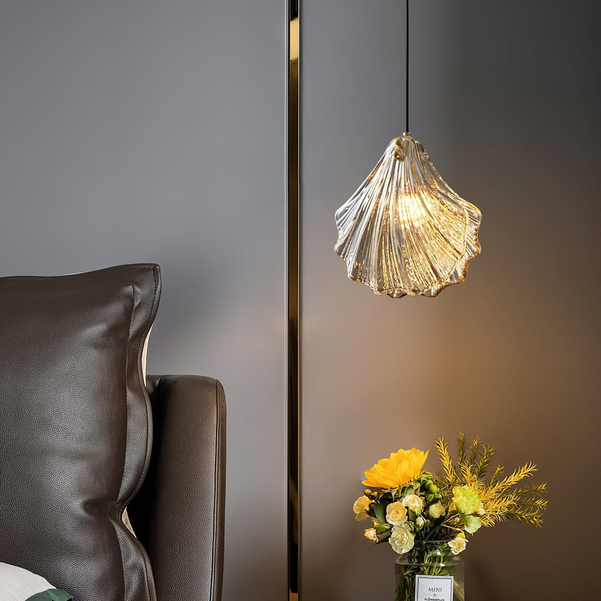 Veda hanglamp van glas met schelpontwerp, artistiek en elegant
