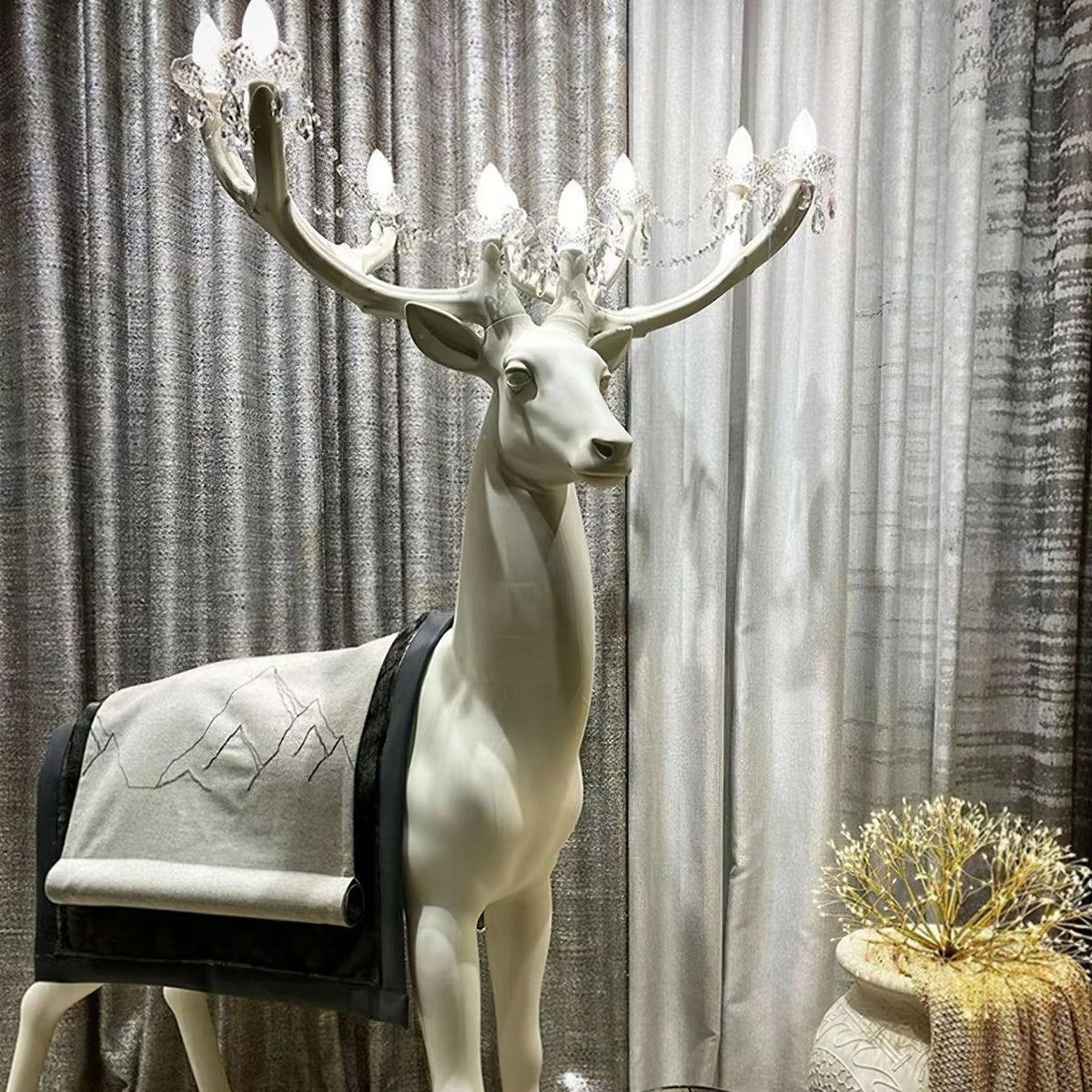 Veluaine vloerlamp hertfiguur speels artistiek