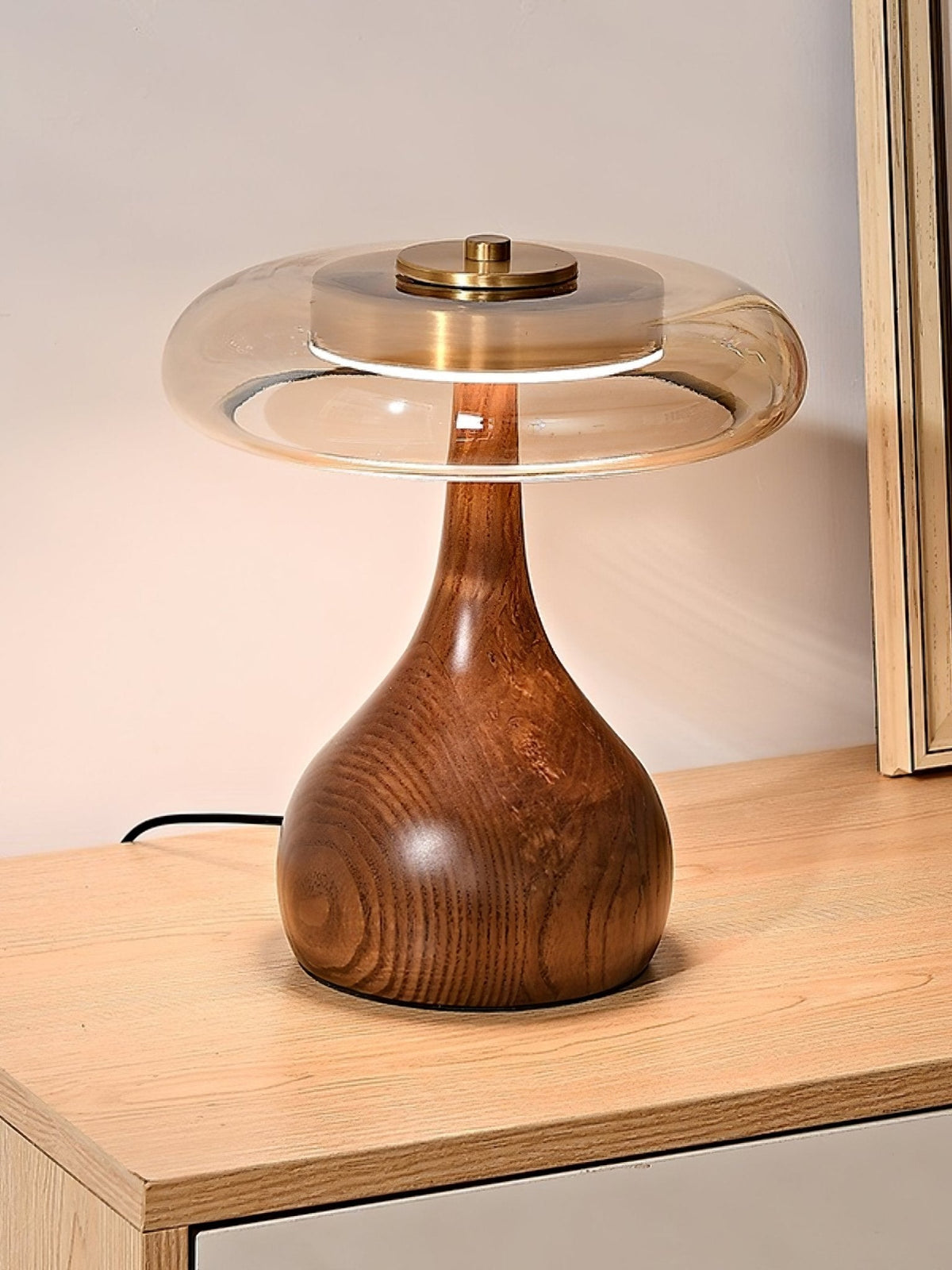 Bux Moderne tafellamp van walnoothout