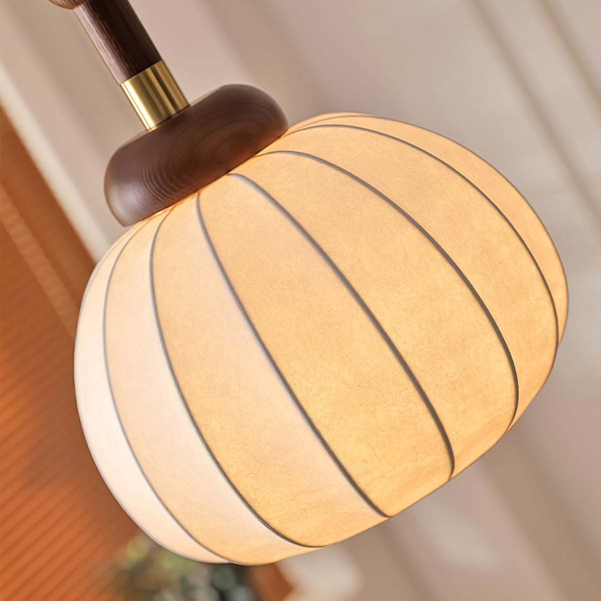Livenor hanglamp van zijde en hout in Scandinavische stijl