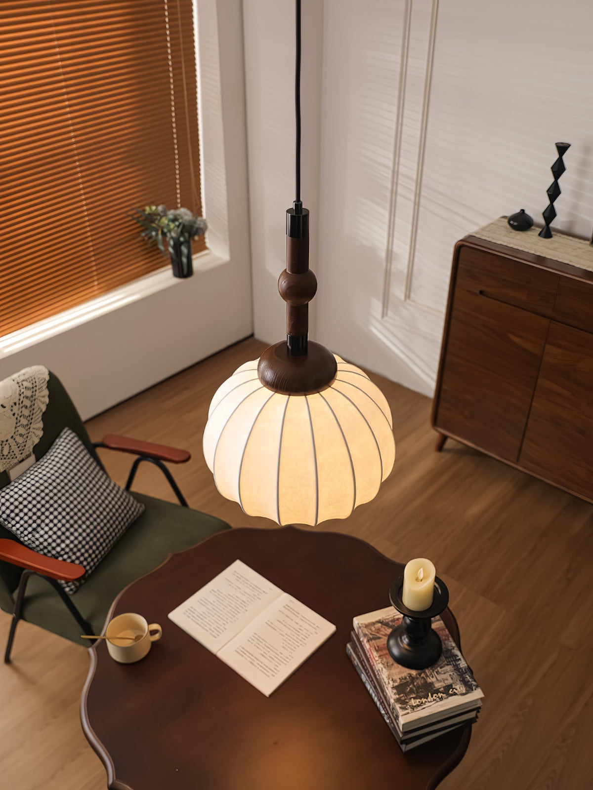 Livenor hanglamp van zijde en hout in Scandinavische stijl