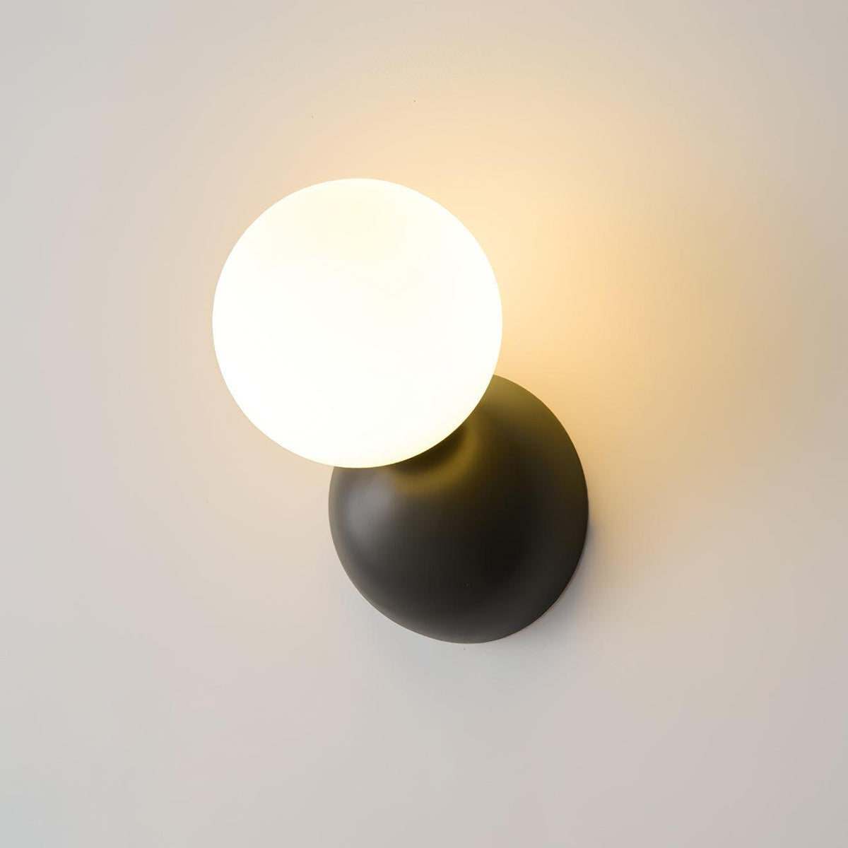 Velirina Bolvormig Glas Messing Wandlamp