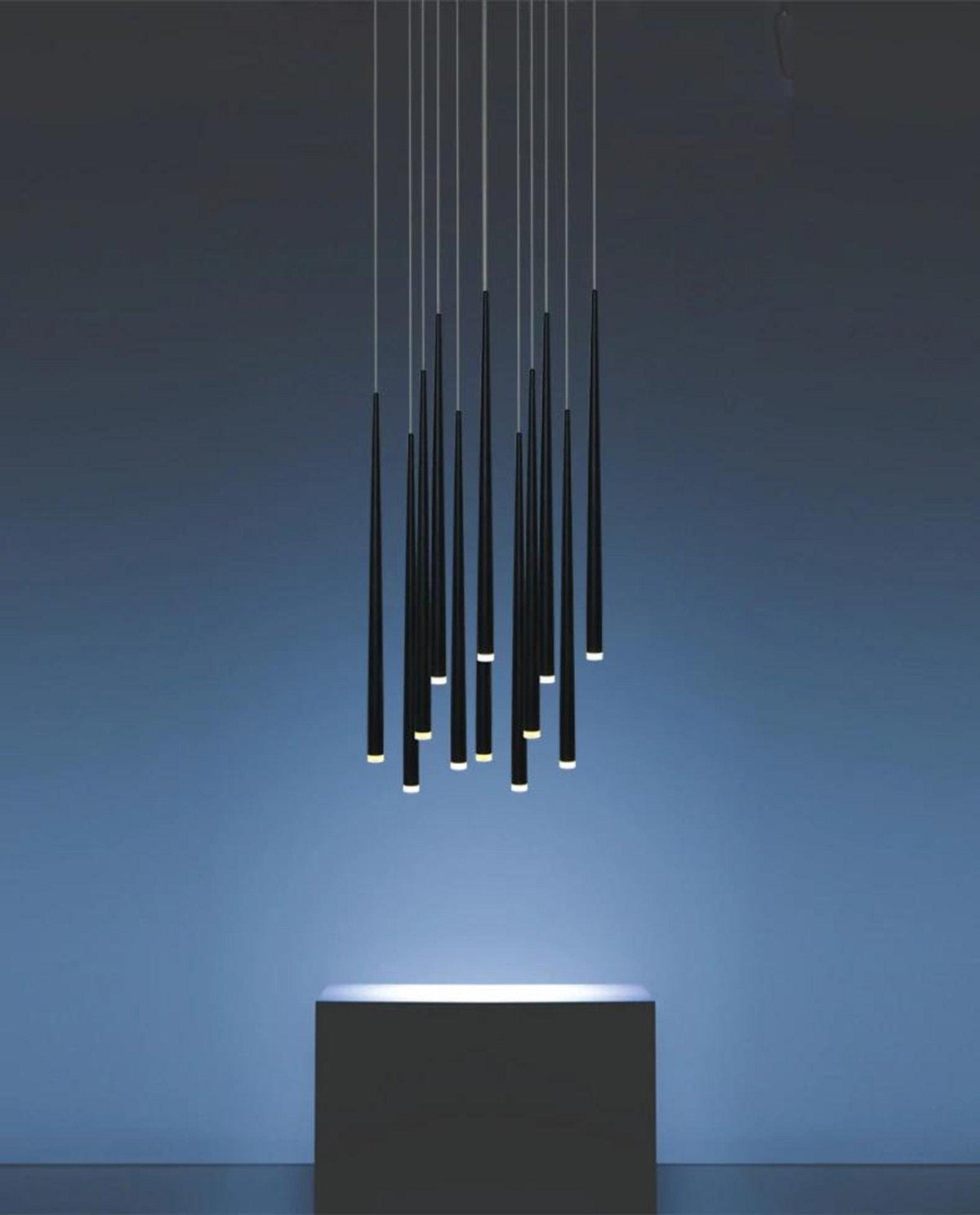 Reveno Kroonluchter Slender Cone Lineair Zwart Minimalistisch