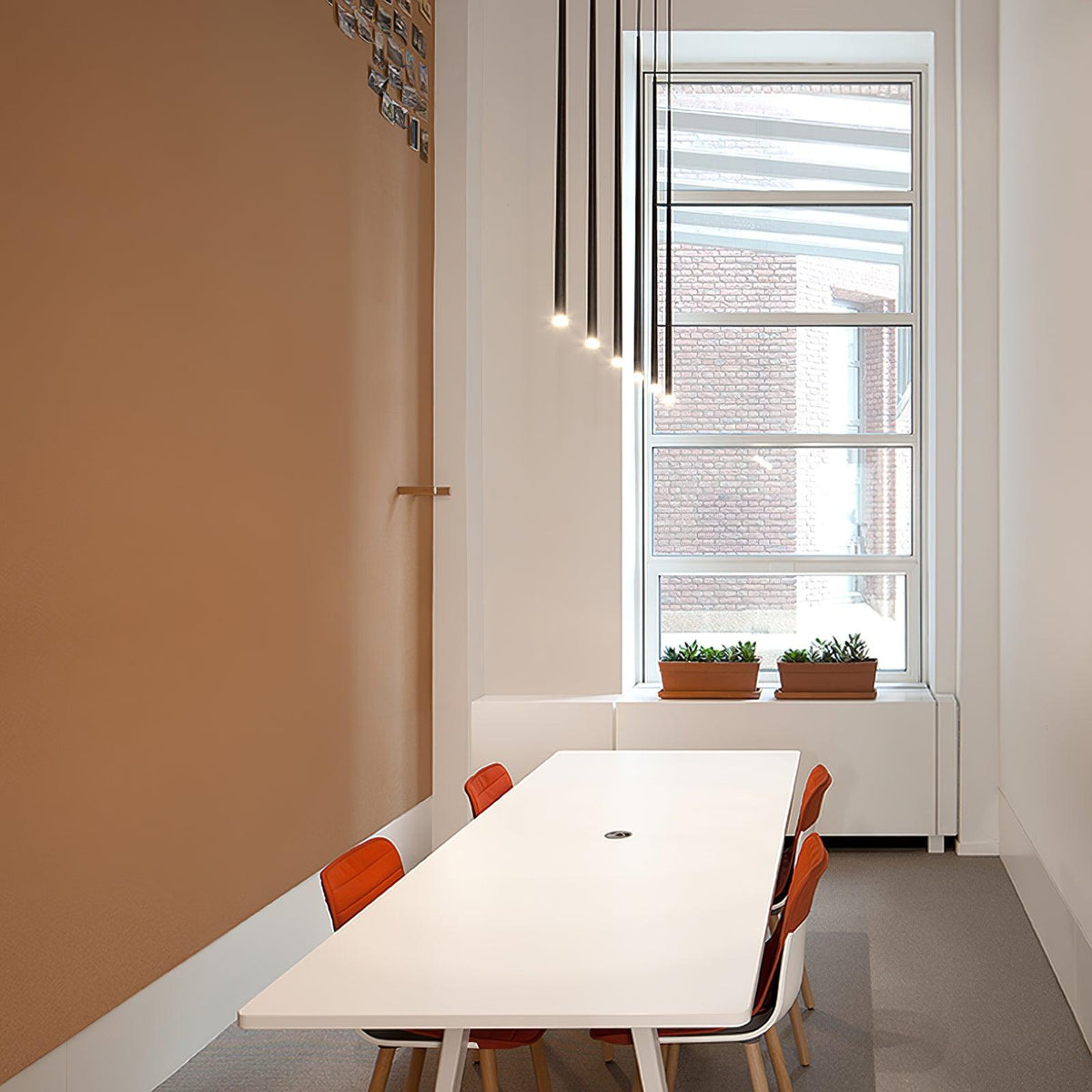 Reveno Kroonluchter Slender Cone Lineair Zwart Minimalistisch