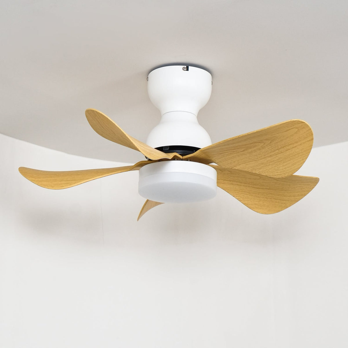 Elvanelle plafondventilator met verlichting van walnoot
