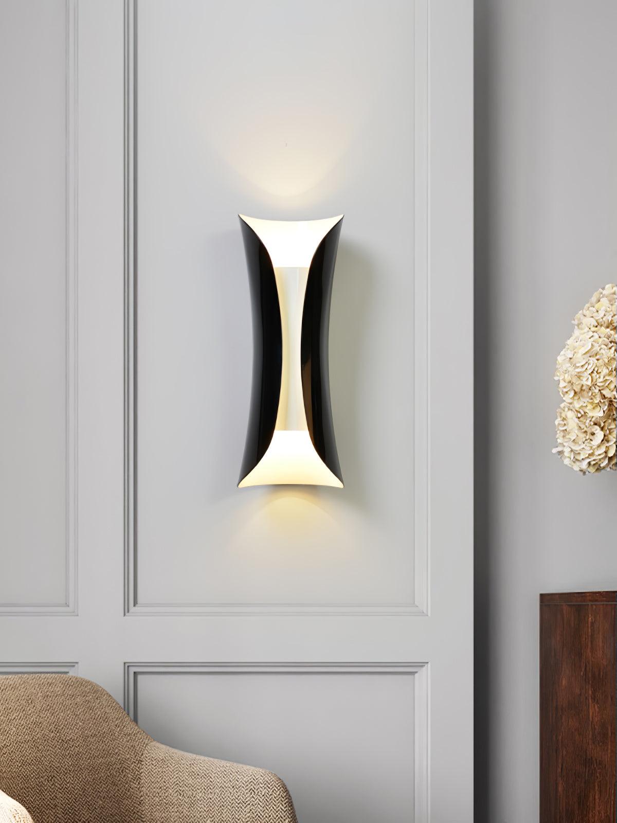 Lumirenne wandlamp met smalle taille
