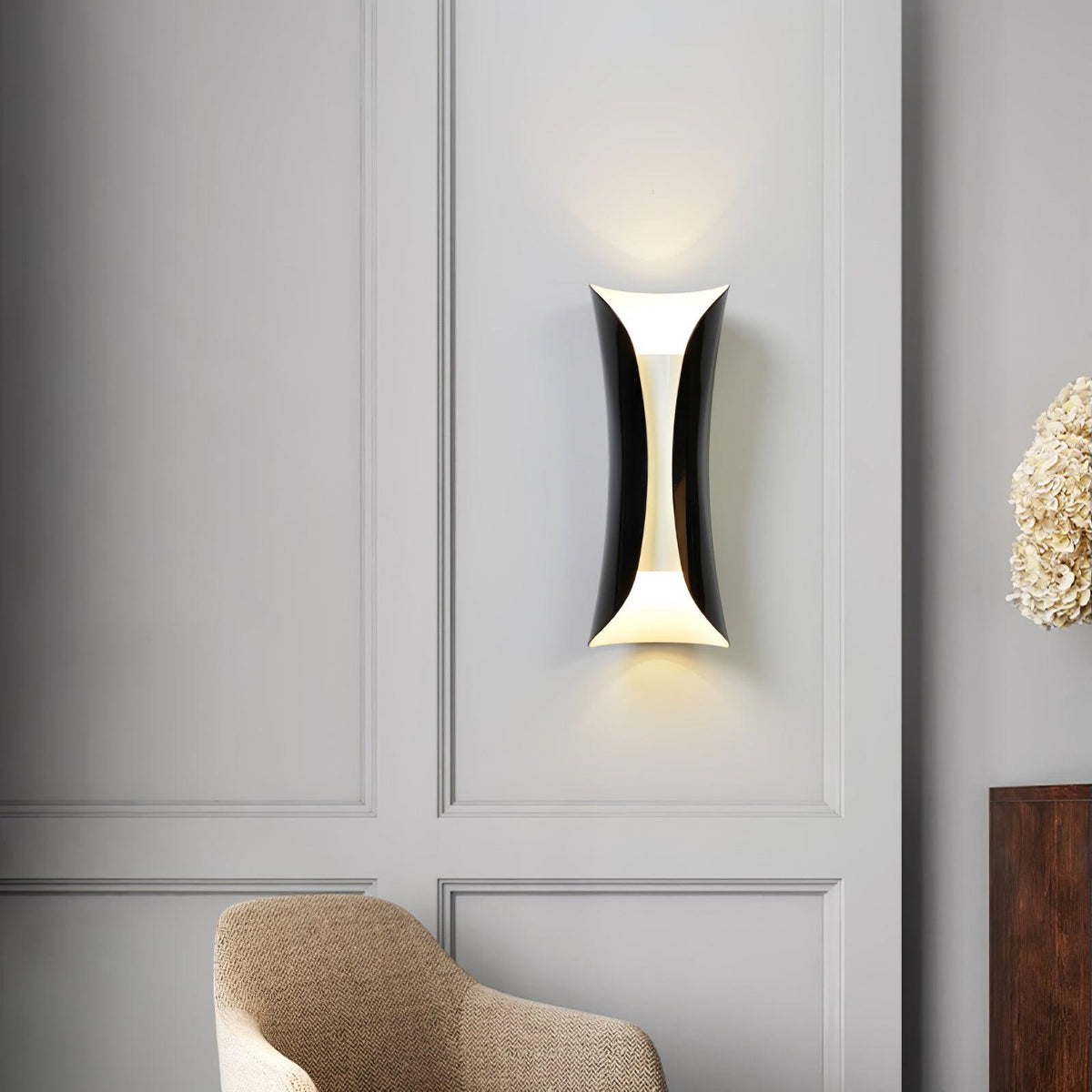 Lumirenne wandlamp met smalle taille