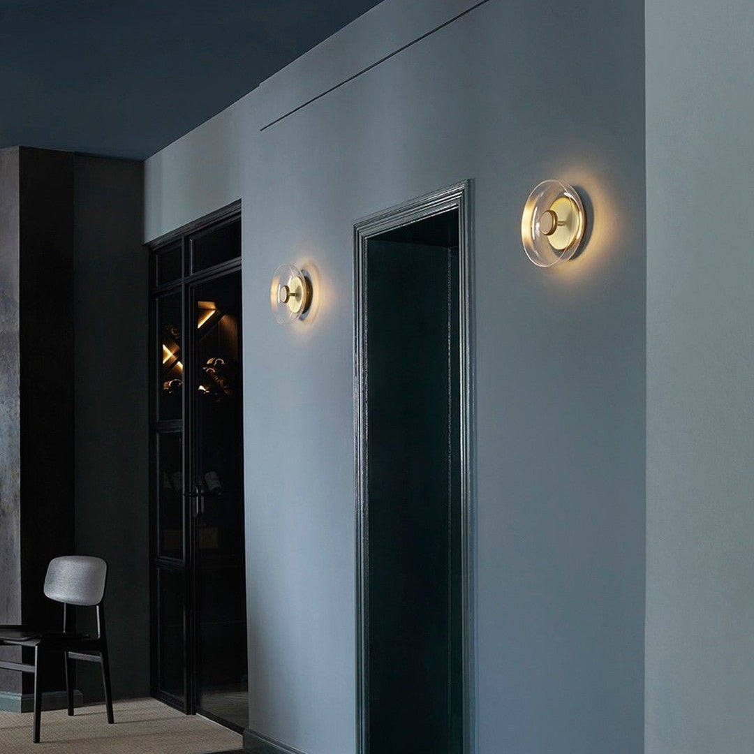 Aether messing wandlamp met glazen kap