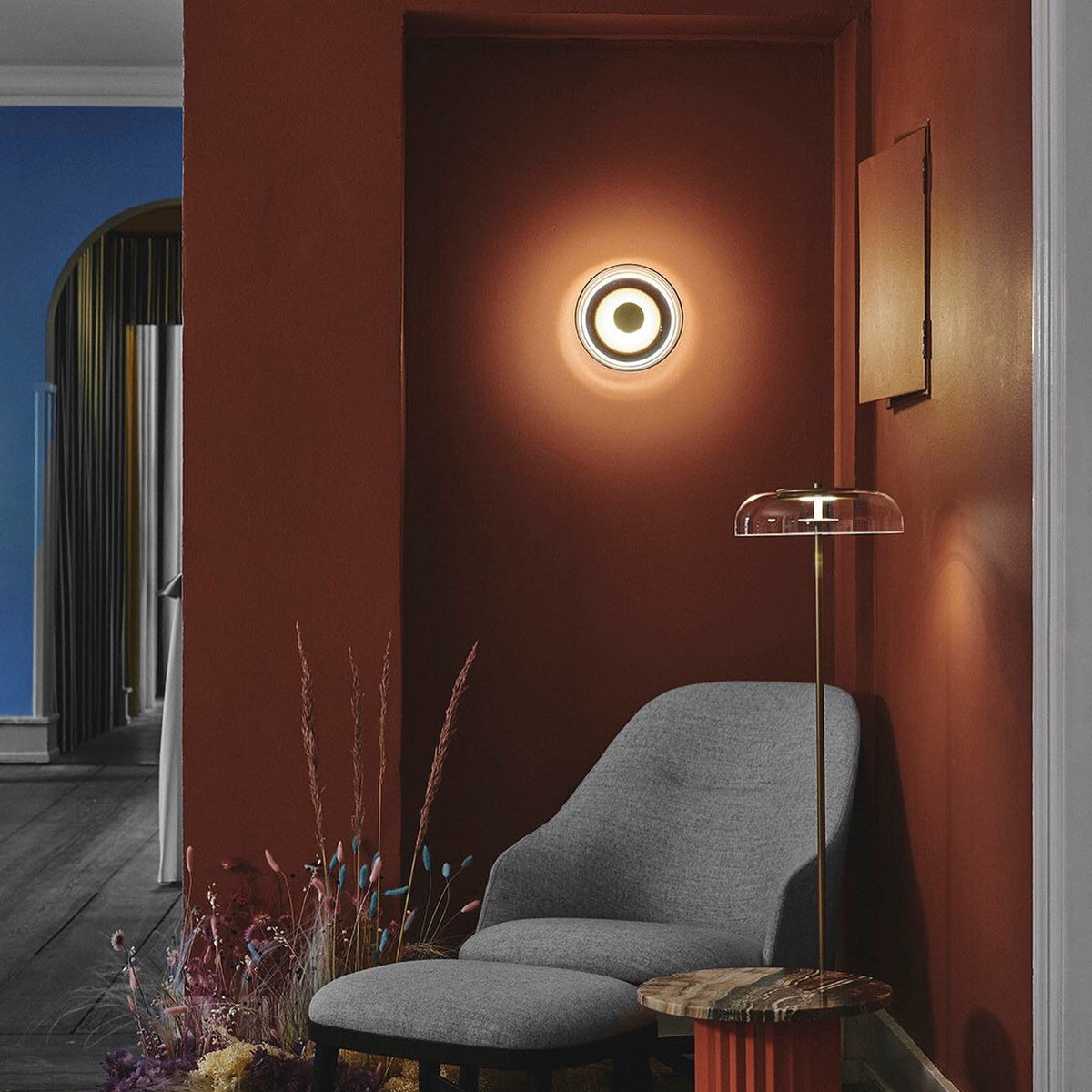 Aether messing wandlamp met glazen kap