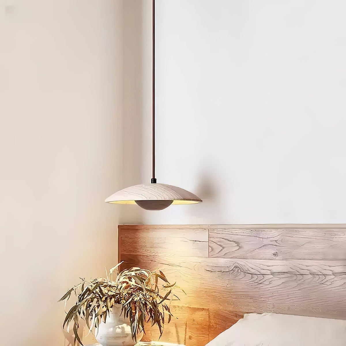 Bax hanglamp met brede rand in geel travertin