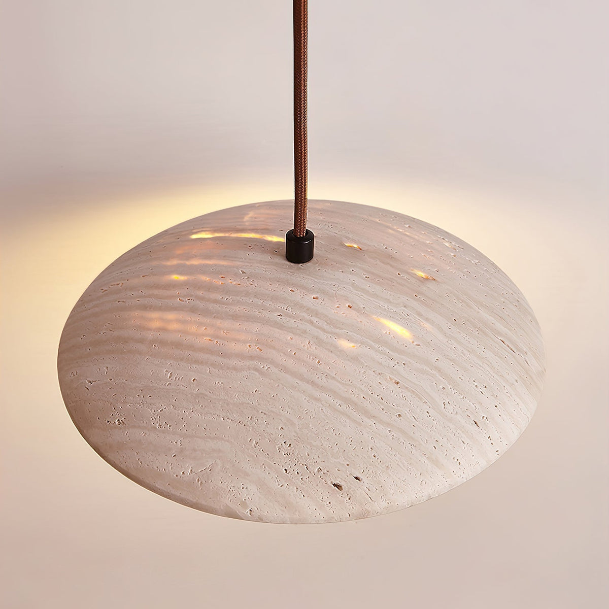Bax hanglamp met brede rand in geel travertin