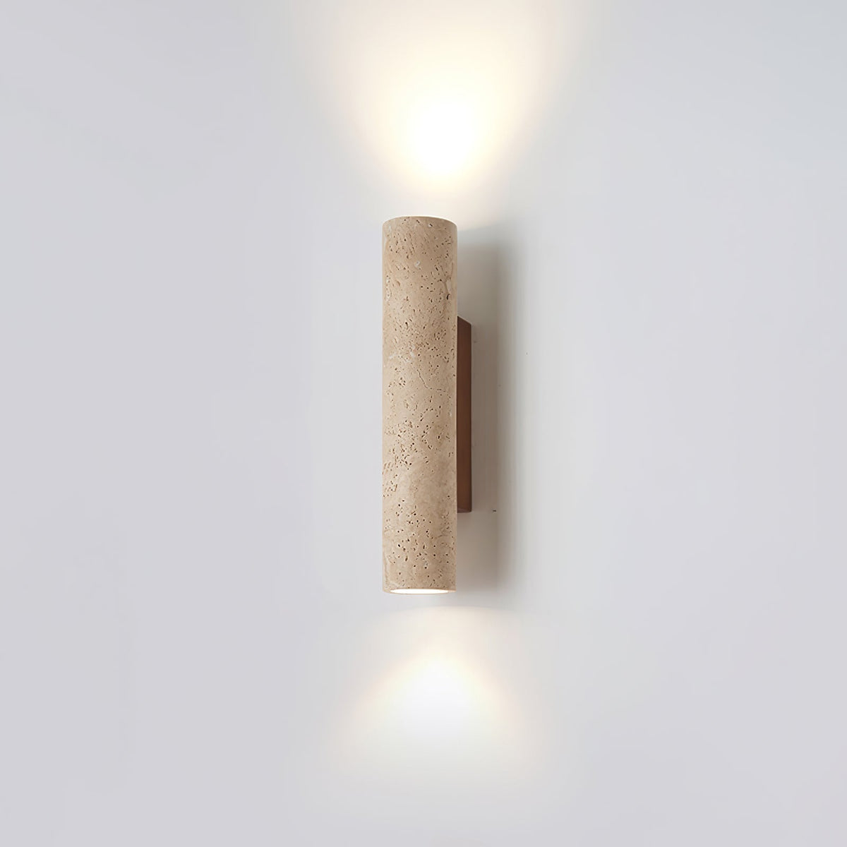 Seranise slanke cilindervormige wandlamp van geel travertin