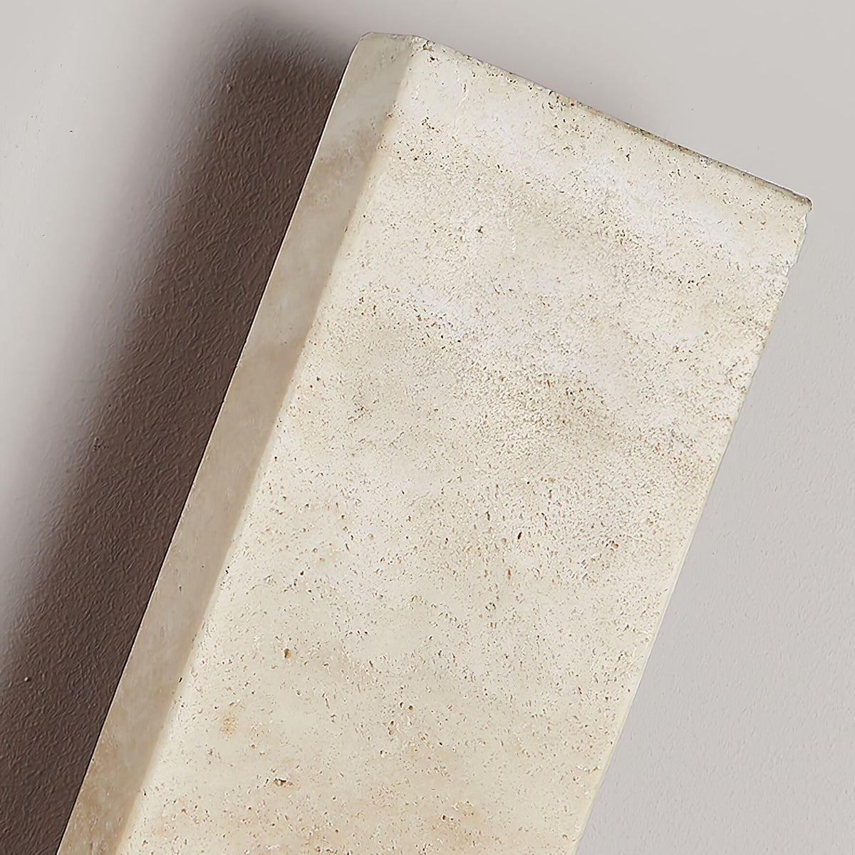 Tavoelia Slim rechthoekige wandlamp van geel travertin