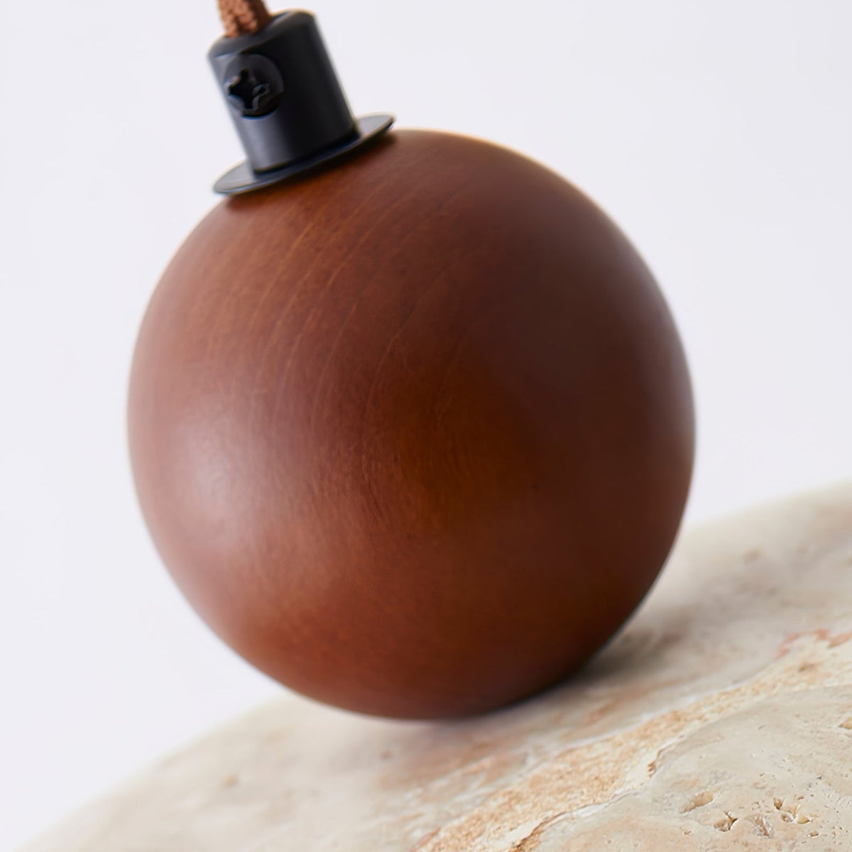 Nerix hanglamp van geel travertin en walnoothout