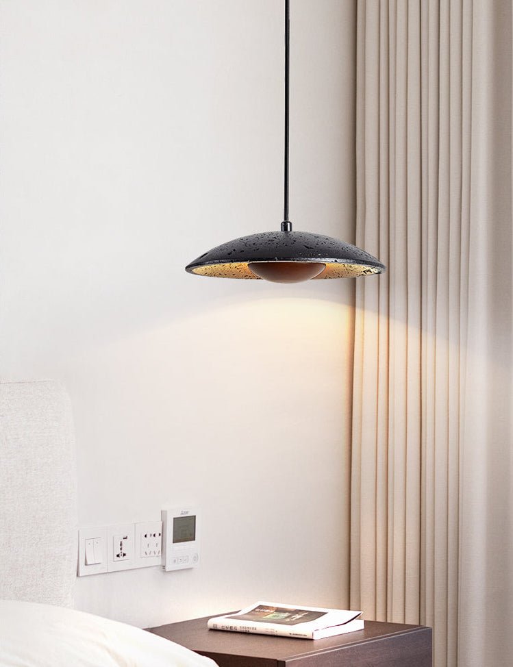 Noreeria hanglamp in zwart travertin en donker walnoot