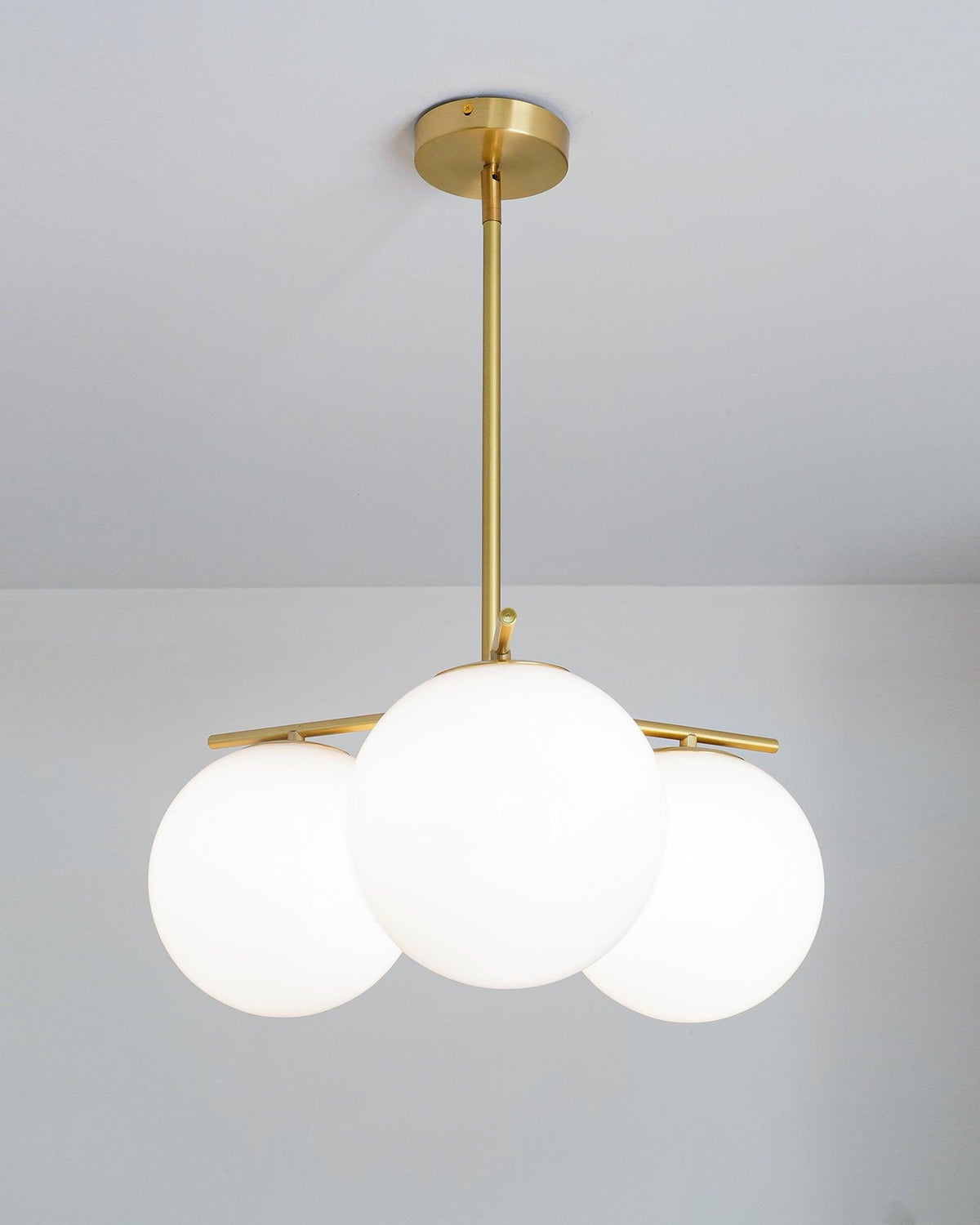 Casoella Kroonluchter met bolvormige kap en steel, moderne goudkleurige afwerking