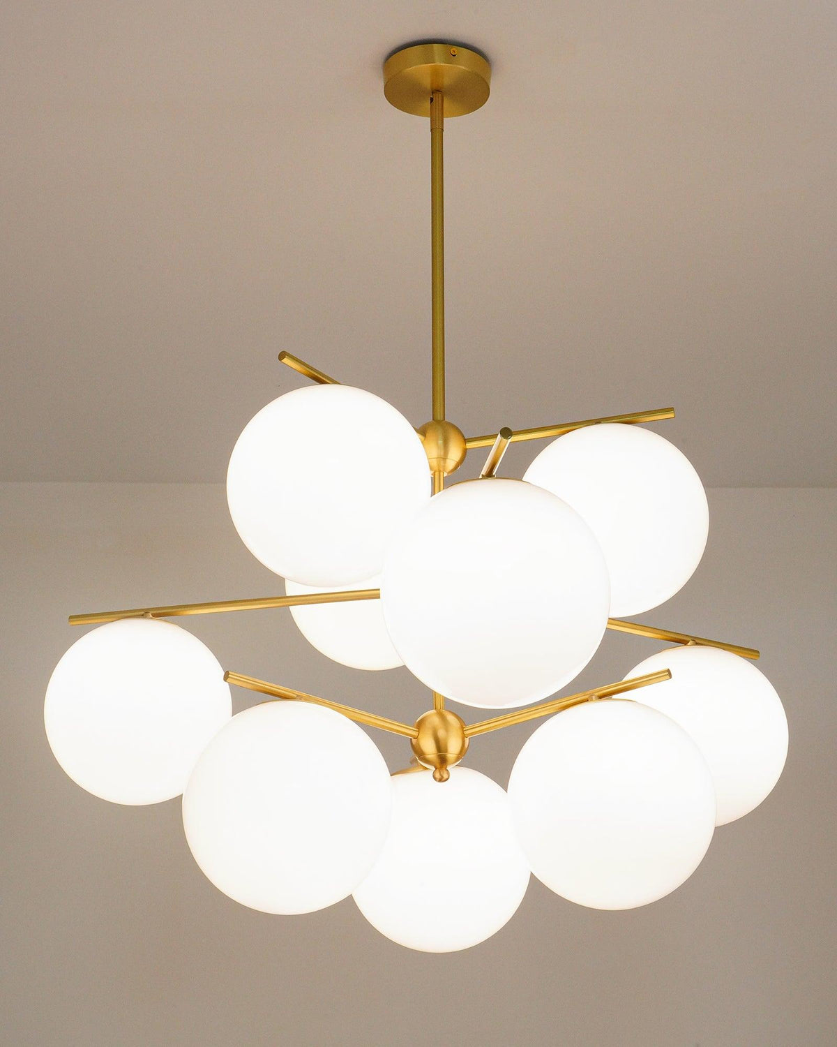 Casoella Kroonluchter met bolvormige kap en steel, moderne goudkleurige afwerking