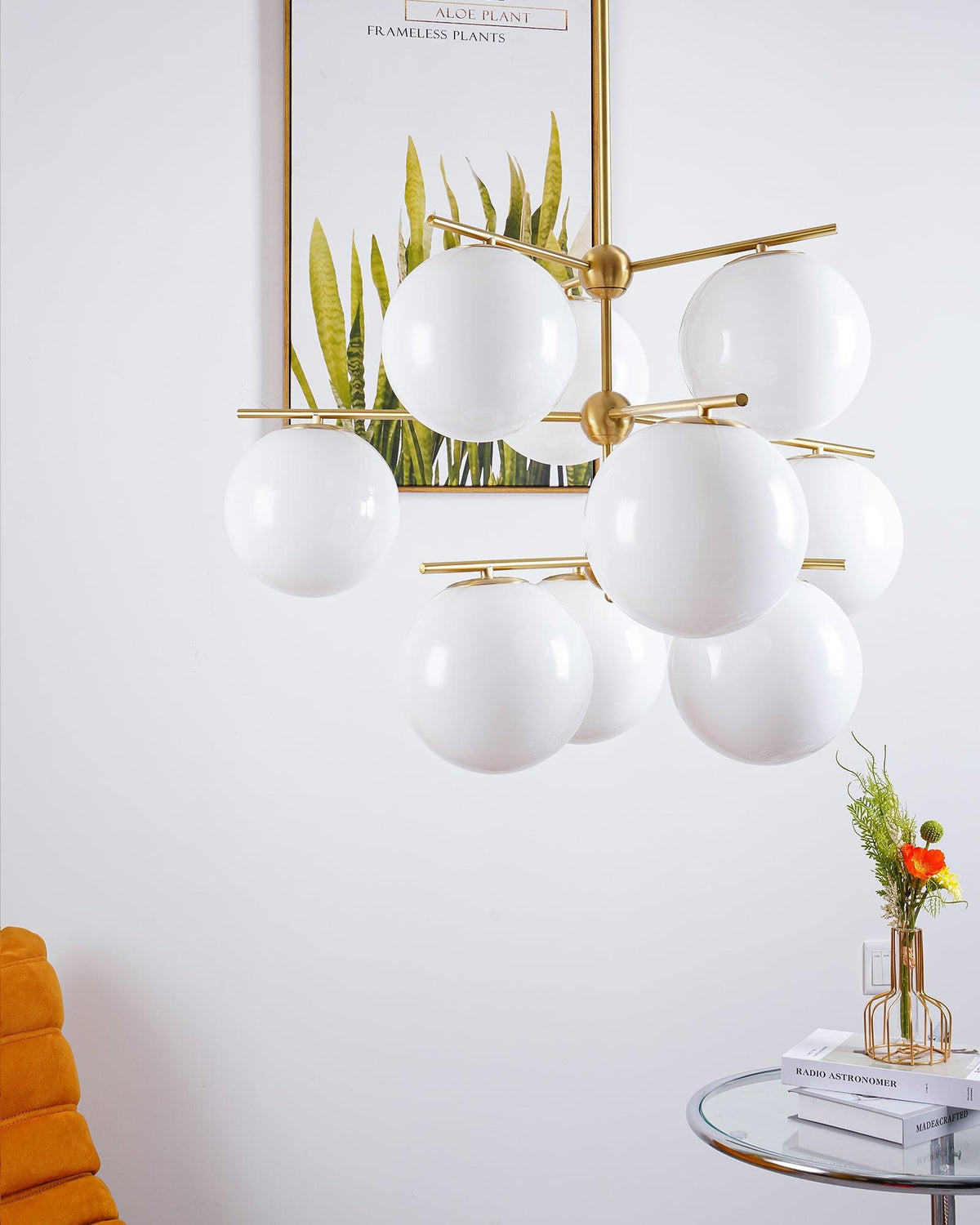 Casoella Kroonluchter met bolvormige kap en steel, moderne goudkleurige afwerking