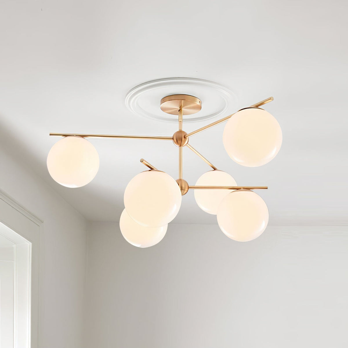 Casoella Kroonluchter met bolvormige kap en steel, moderne goudkleurige afwerking