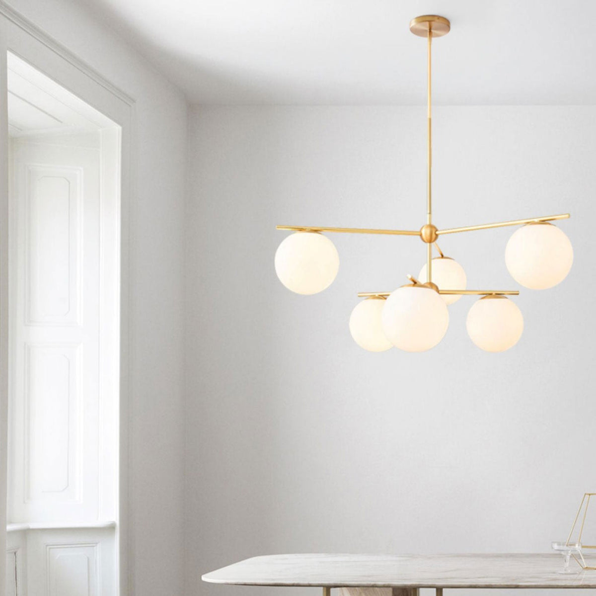 Casoella Kroonluchter met bolvormige kap en steel, moderne goudkleurige afwerking