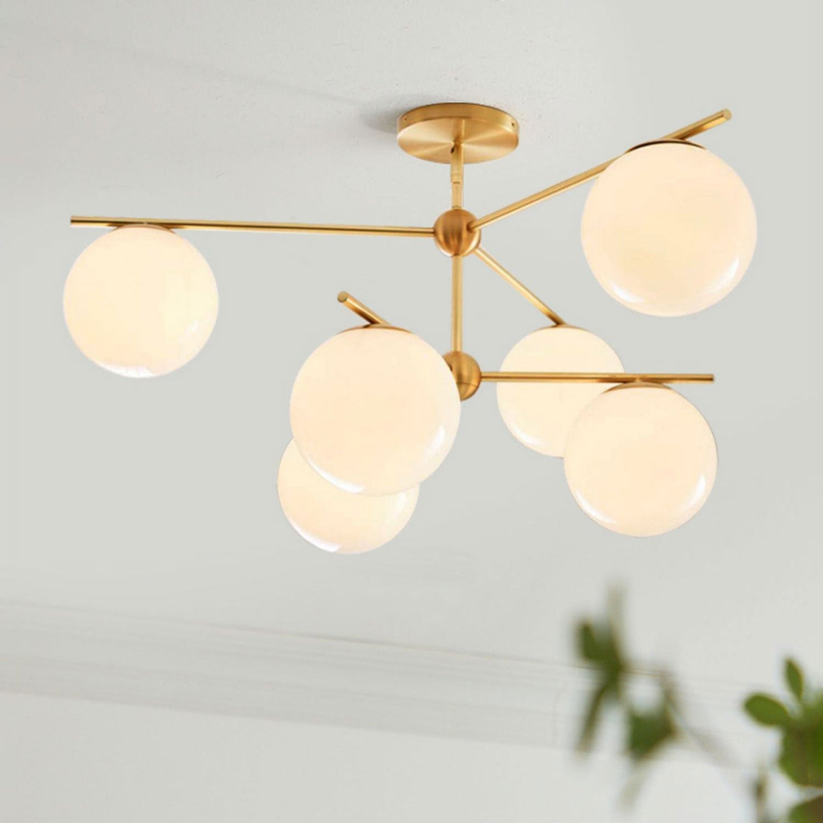 Casoella Kroonluchter met bolvormige kap en steel, moderne goudkleurige afwerking