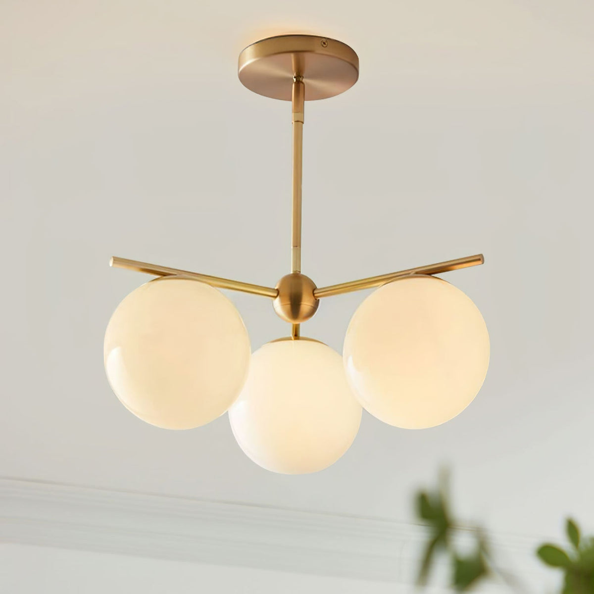 Casoella Kroonluchter met bolvormige kap en steel, moderne goudkleurige afwerking