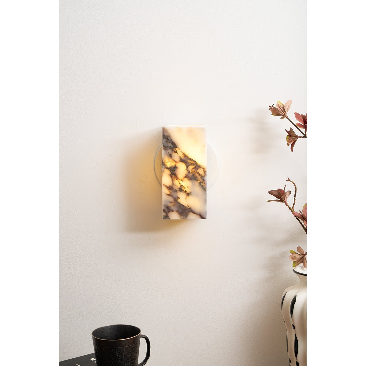 Neranina wandlamp in marmer
