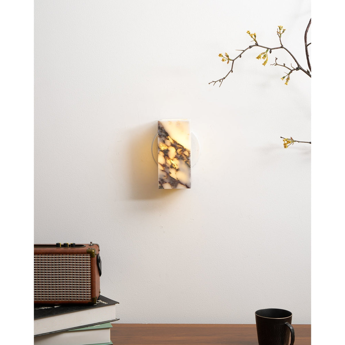 Neranina wandlamp in marmer