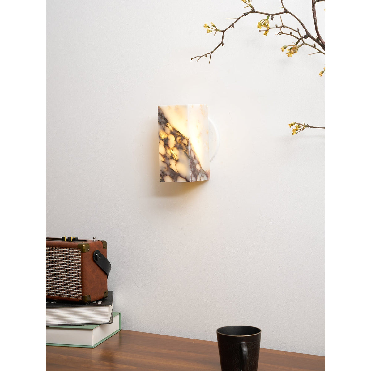 Neranina wandlamp in marmer
