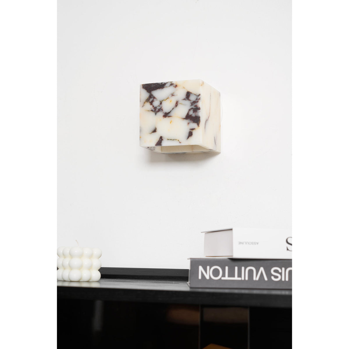 Neranina wandlamp in marmer
