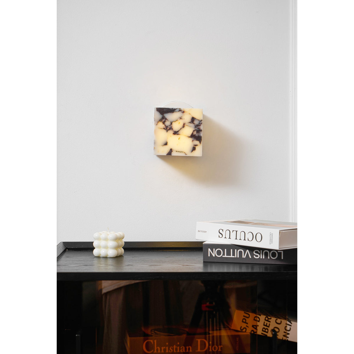 Neranina wandlamp in marmer