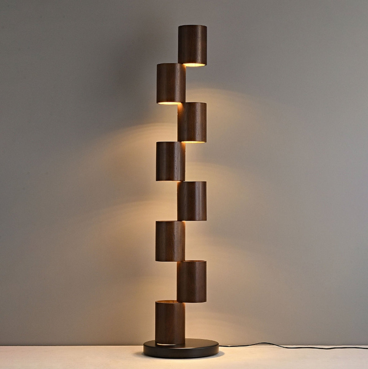 Aris Gestapeld Hout Toren Vloerlamp
