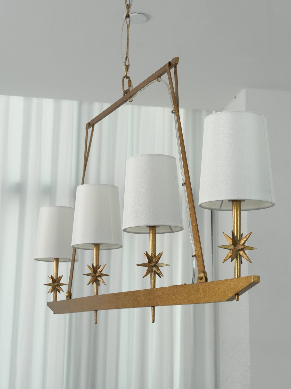 Lynve elegante kroonluchter met messing frame en steraccenten