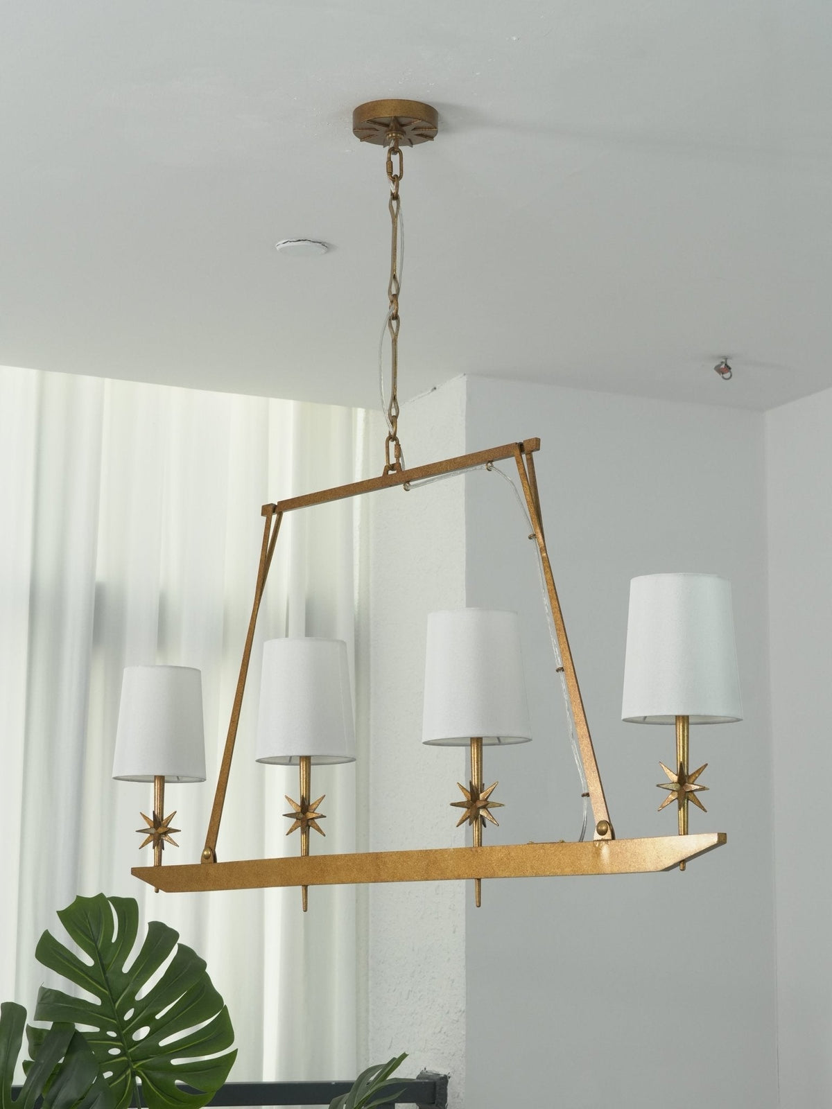 Lynve elegante kroonluchter met messing frame en steraccenten